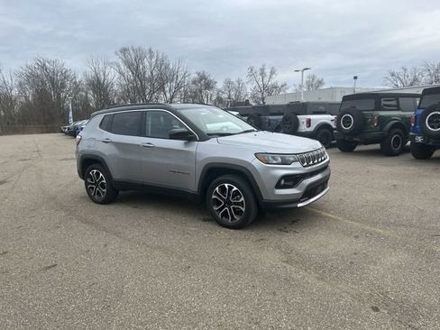 Used 2022 Jeep Compass Limited image 11