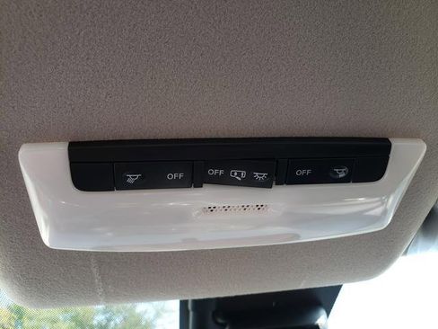 New 2025 Nissan Versa SR w/ Trunk Package image 20