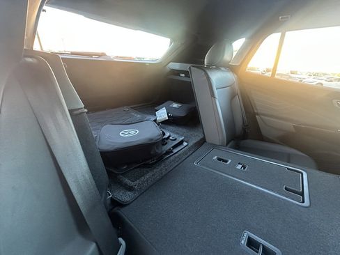 Used 2023 Volkswagen ID.4 Pro S image 37