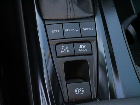 Certified 2025 Toyota Camry SE image 25