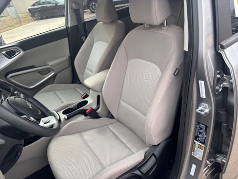 Used 2025 Kia Soul LX w/ LX Technology Package image 33