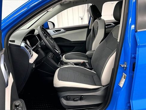 Used 2025 Volkswagen Taos SE w/ Panoramic Sunroof Package image 22