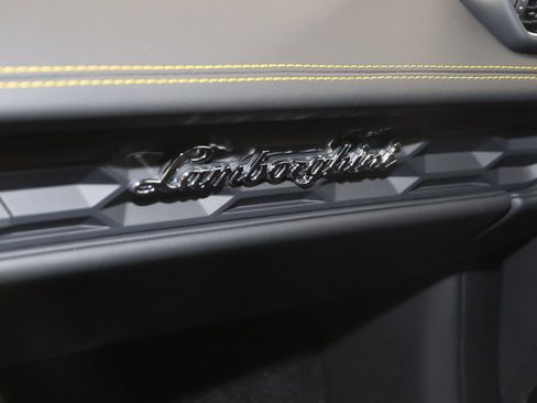 Used 2022 Lamborghini Huracan EVO image 43