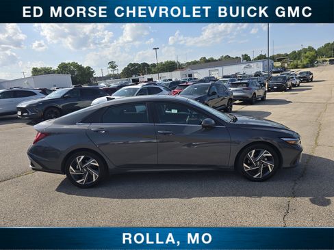 Used 2025 Hyundai Elantra SEL FWD image 2