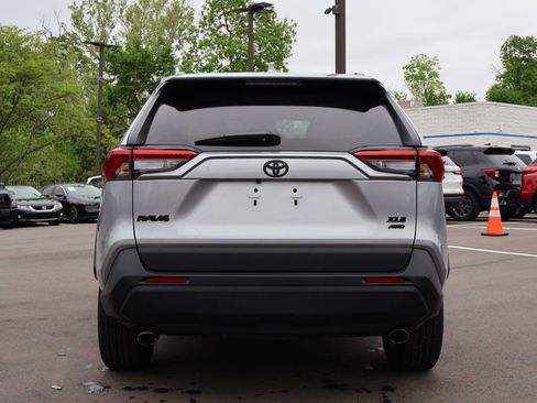 Used 2022 Toyota RAV4 XLE Premium AWD/4WD image 6