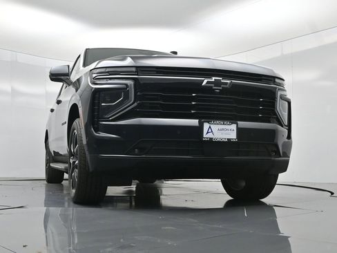 Used 2025 Chevrolet Suburban RST RWD image 38