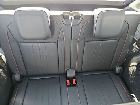 Used 2024 Volkswagen Tiguan SE image 15