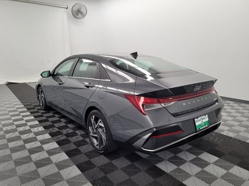 Used 2025 Hyundai Elantra Limited FWD image 5