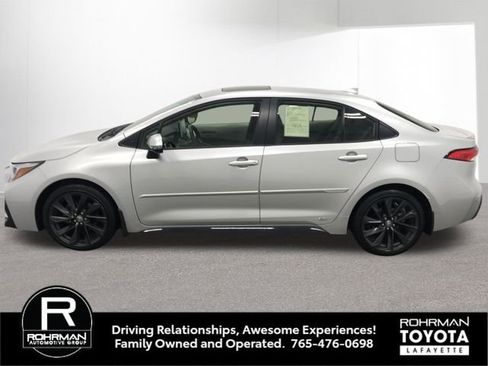 Used 2025 Toyota Corolla SE w/ SE Premium Package AWD/4WD image 3