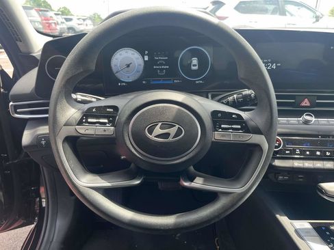 Certified 2024 Hyundai Elantra SEL FWD image 17