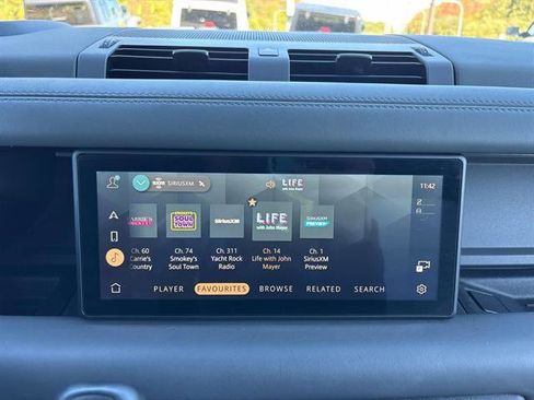 Used 2023 Land Rover Defender 110 X-Dynamic SE image 25