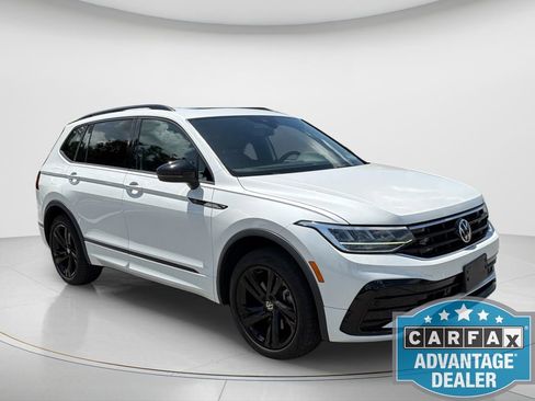 Used 2023 Volkswagen Tiguan SE R-Line FWD image 3
