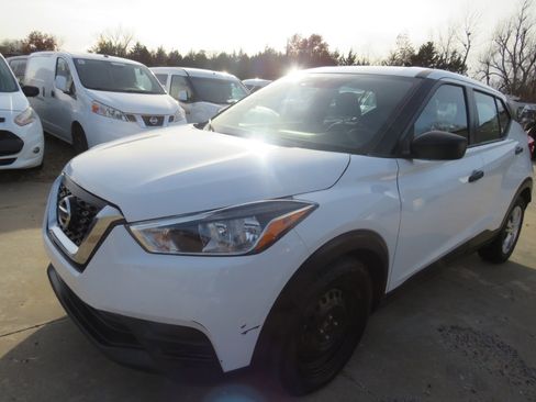 Used 2020 Nissan Kicks S image 29