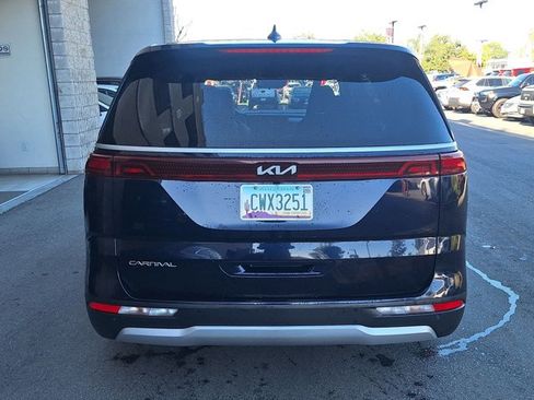 Used 2024 Kia Carnival LX image 6