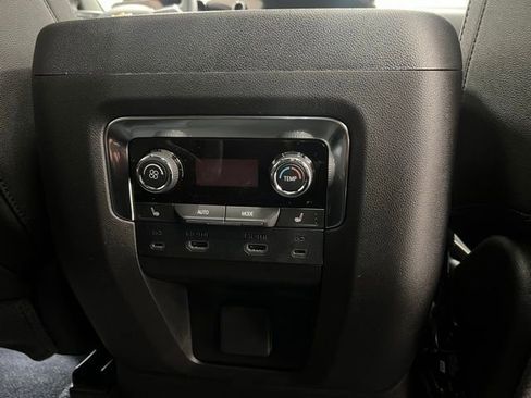 New 2026 Chevrolet Suburban Premier AWD/4WD image 21