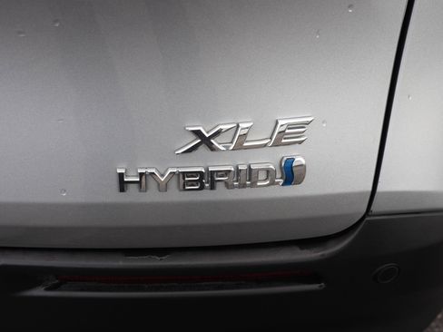 Used 2021 Toyota Sienna XLE image 16