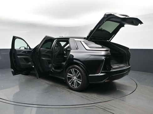Used 2024 Cadillac Lyriq Luxury image 28