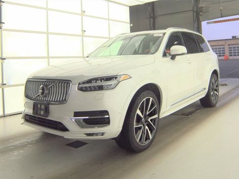 Certified 2024 Volvo XC90 B5 Plus w/ Protection Package Premier AWD/4WD image 16