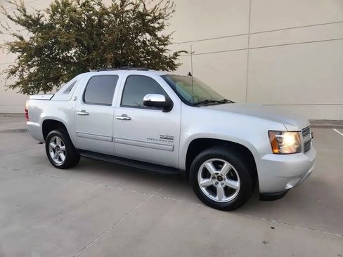 Used 2013 Chevrolet Avalanche LT w/ Texas Edition image 10
