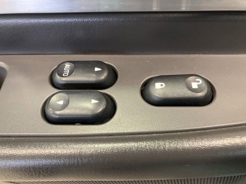 Used 2002 Ford Thunderbird image 13