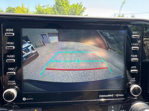 Used 2021 Toyota Highlander XLE AWD/4WD image 31