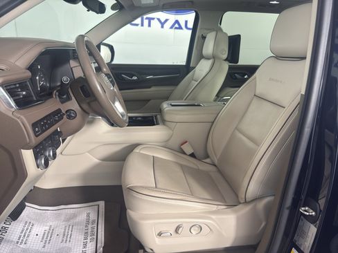 Used 2021 GMC Yukon XL Denali w/ Denali Premium Package AWD/4WD image 16