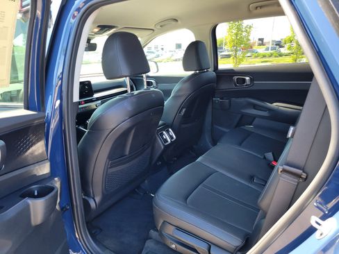 Used 2024 Kia Sorento S FWD image 12