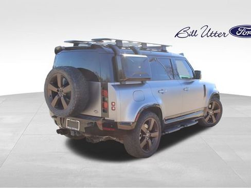 Used 2022 Land Rover Defender 110 X-Dynamic SE image 5