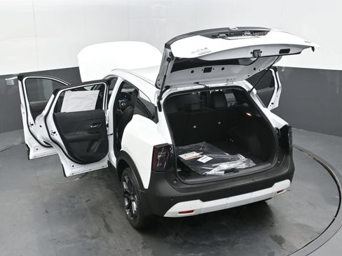 Certified 2025 Nissan Kicks SR FWD image 42