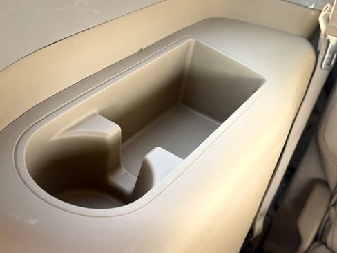 Used 2011 Nissan Armada SV image 33