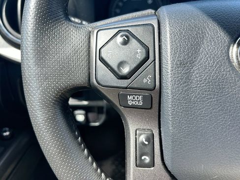 Used 2017 Toyota Tacoma TRD Off-Road w/ Premium & Technology Package RWD image 15