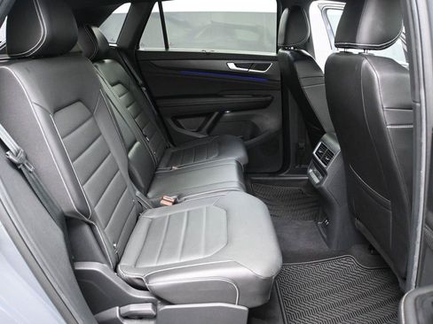 Certified 2024 Volkswagen Atlas Cross Sport SEL R-Line AWD/4WD image 20