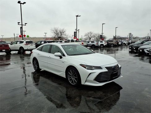 Used 2020 Toyota Avalon Limited image 5