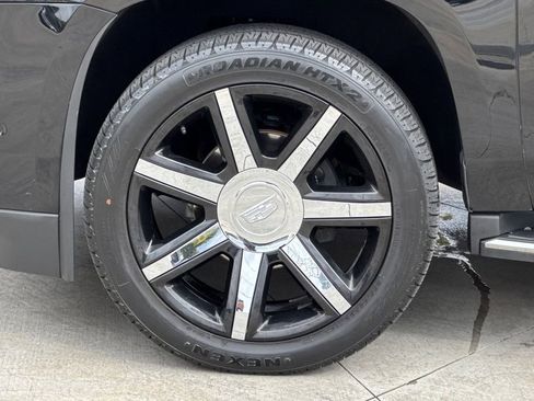 Used 2019 Cadillac Escalade Premium Luxury RWD image 36