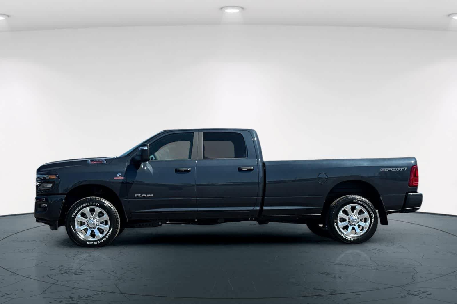 New 2026 RAM 3500 Big Horn AWD/4WD image 9
