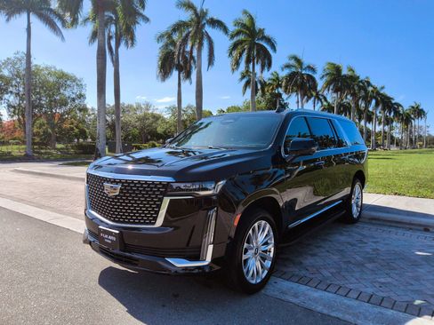 Used 2022 Cadillac Escalade ESV Luxury RWD image 2