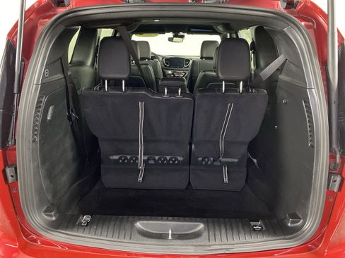 Used 2025 Chrysler Voyager LX image 34