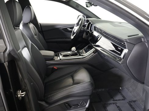 Used 2024 Audi Q8 Premium Plus image 32