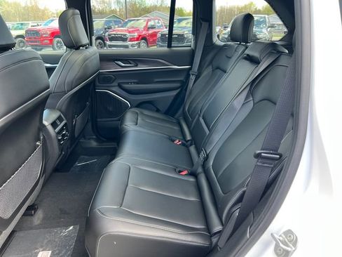 New 2025 Jeep Grand Cherokee Limited w/ Black Appearance Package AWD/4WD image 5