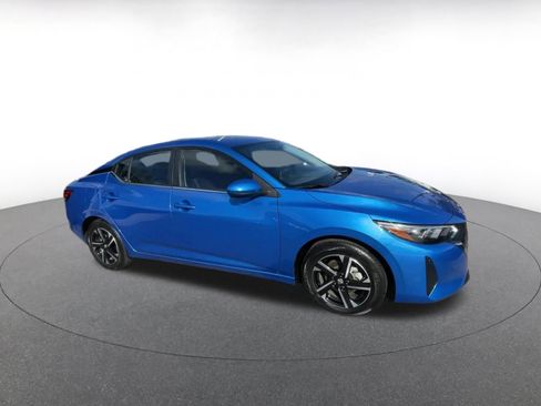 Used 2025 Nissan Sentra SV image 2