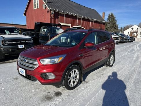 Used 2018 Ford Escape SE image 2