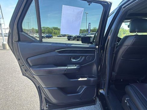 Certified 2025 Honda Pilot Black Edition image 22