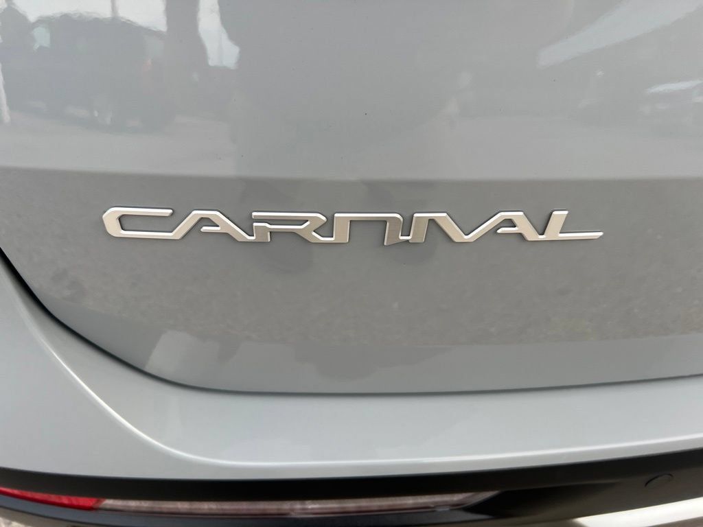 Certified 2023 Kia Carnival SX FWD image 31