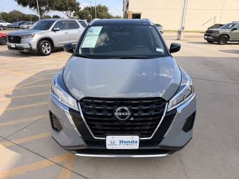 Used 2023 Nissan Kicks SV FWD image 3