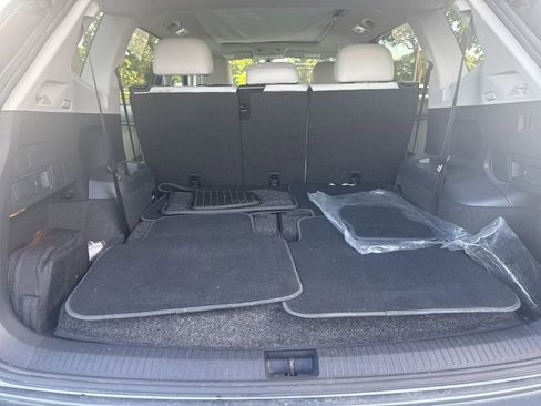 Used 2018 Volkswagen Tiguan SE FWD image 17