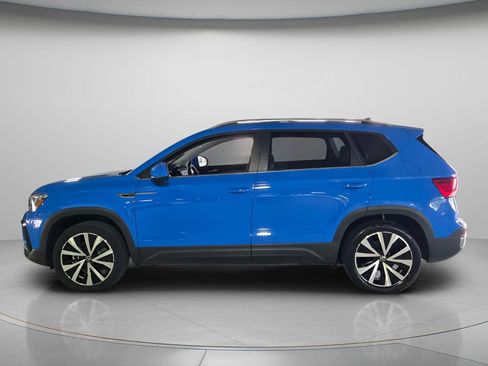 Certified 2023 Volkswagen Taos SE w/ Panoramic Sunroof Package FWD image 4