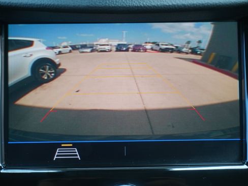 Used 2021 Chevrolet Trax LT w/ LT Convenience Package AWD/4WD image 18