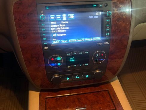 Used 2014 Chevrolet Tahoe LTZ image 34