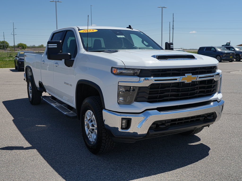 Used 2025 Chevrolet Silverado 2500 LT AWD/4WD image 4