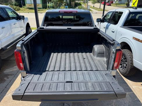 Used 2025 GMC Sierra 1500 AT4 w/ Technology Package AWD/4WD image 25